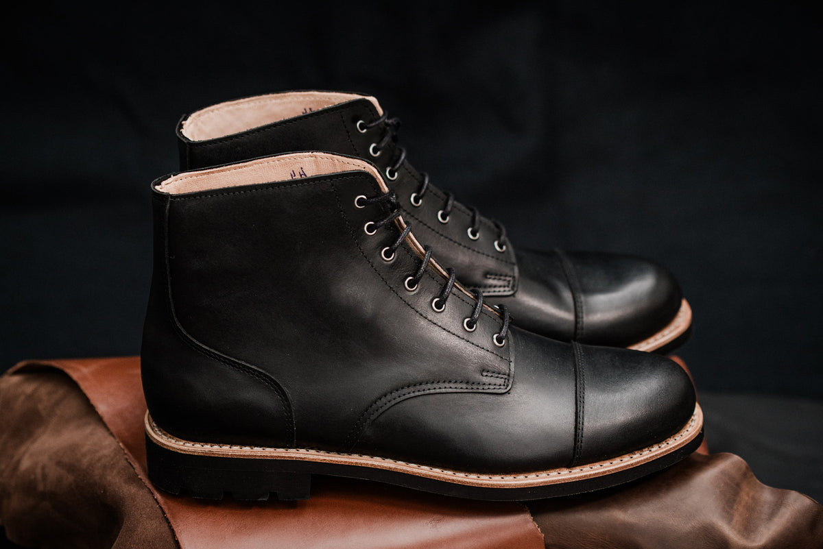Old Mulla Tejo black leather boot with military sole