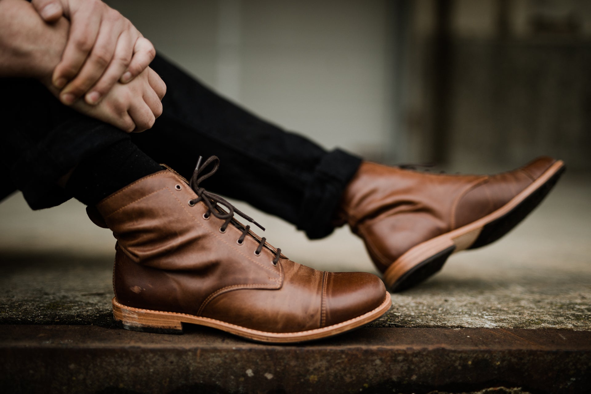 Mens worn leather outlet boots